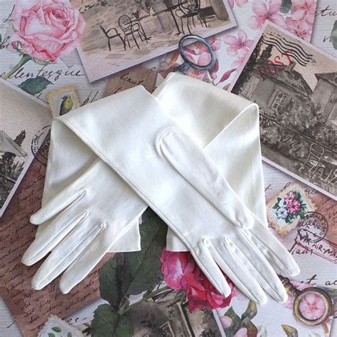 rwcherche gants blancs en cuir longs christian dior|Gants long en cuir Dior Blanc taille 6.5 Inches en Cuir .